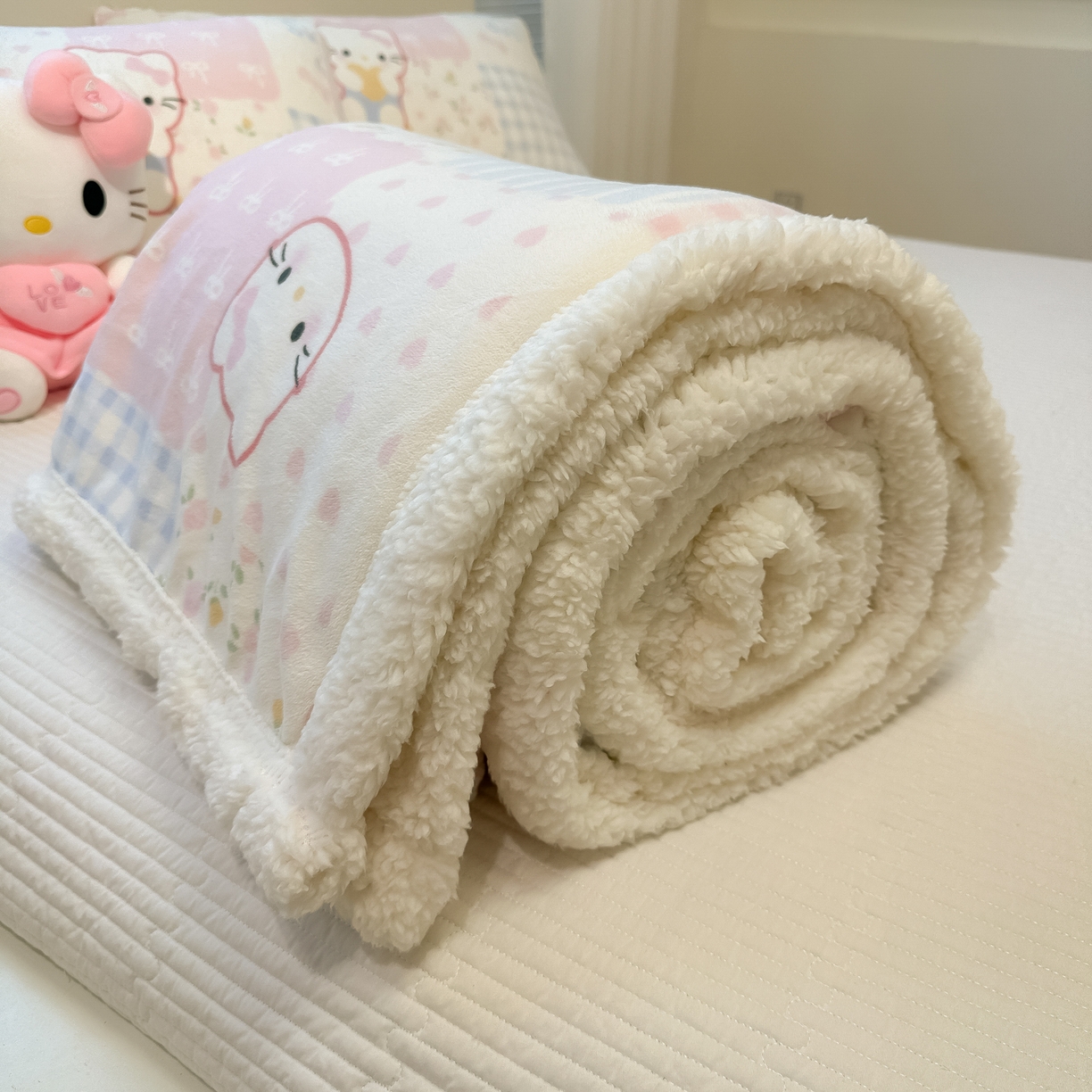 91家纺网 家纺一手货源 找家纺 盼季家纺 2025新款日韩奶油风羊羔绒+牛奶绒可爱卡通毛毯沙发毯盖毯 羊羔绒毛毯-少女心KK瞄
