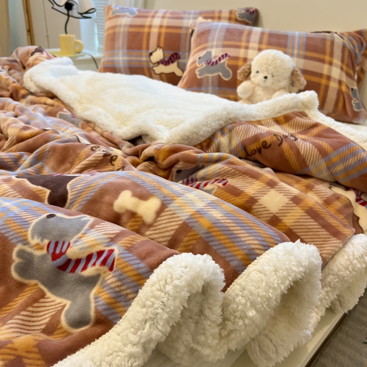 91家纺网 家纺一手货源 找家纺 盼季家纺 2025新款日韩奶油风羊羔绒+牛奶绒可爱卡通毛毯沙发毯盖毯 羊羔绒毛毯-奔跑汪汪