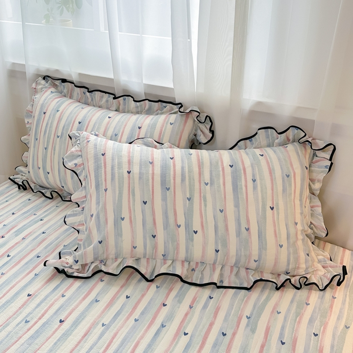 91家纺网 家纺一手货源 找家纺 梦可莱家居 2025秋冬新款法式小黑边木棉云感皱皱纱四件套床盖款 小黑边-爱心兰