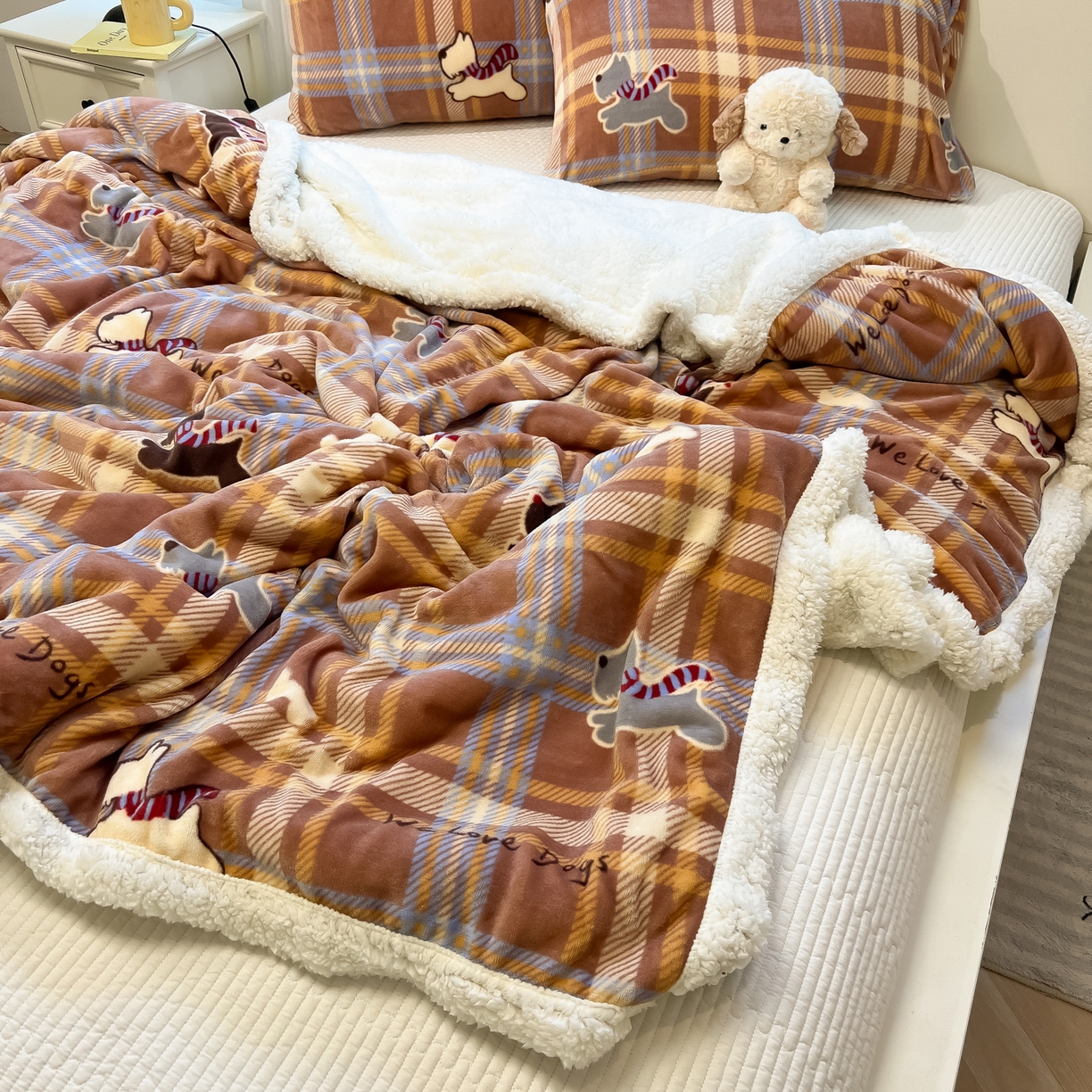 91家纺网 家纺一手货源 找家纺 盼季家纺 2025新款日韩奶油风羊羔绒+牛奶绒可爱卡通毛毯沙发毯盖毯 羊羔绒毛毯-奔跑汪汪