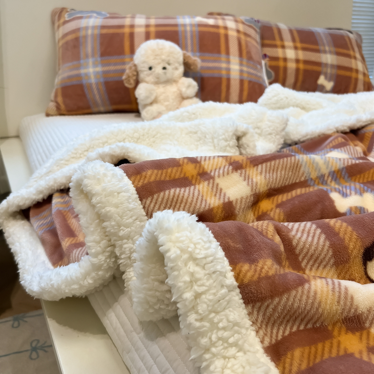 91家纺网 家纺一手货源 找家纺 盼季家纺 2025新款日韩奶油风羊羔绒+牛奶绒可爱卡通毛毯沙发毯盖毯 羊羔绒毛毯-奔跑汪汪