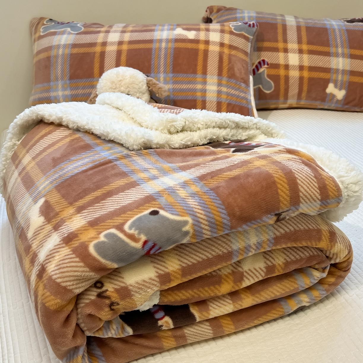 91家纺网 家纺一手货源 找家纺 盼季家纺 2025新款日韩奶油风羊羔绒+牛奶绒可爱卡通毛毯沙发毯盖毯 羊羔绒毛毯-奔跑汪汪