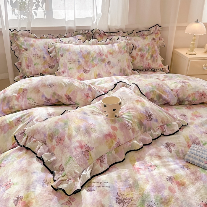 91家纺网 家纺一手货源 找家纺 梦可莱家居 2025秋冬新款法式小黑边木棉云感皱皱纱四件套床盖款 小黑边-彩绘蝴蝶