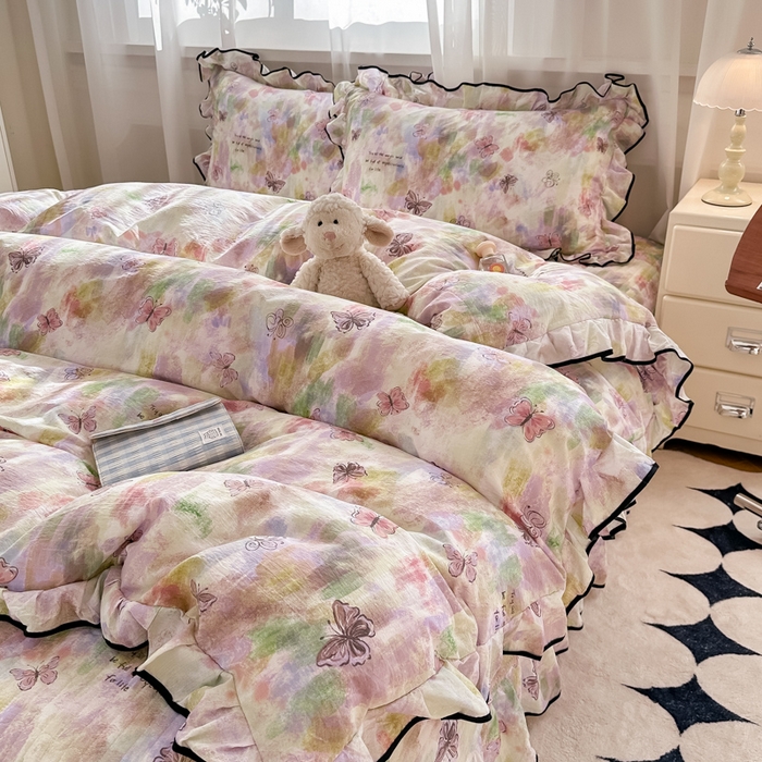 91家纺网 家纺一手货源 找家纺 梦可莱家居 2025秋冬新款法式小黑边木棉云感皱皱纱四件套床盖款 小黑边-彩绘蝴蝶