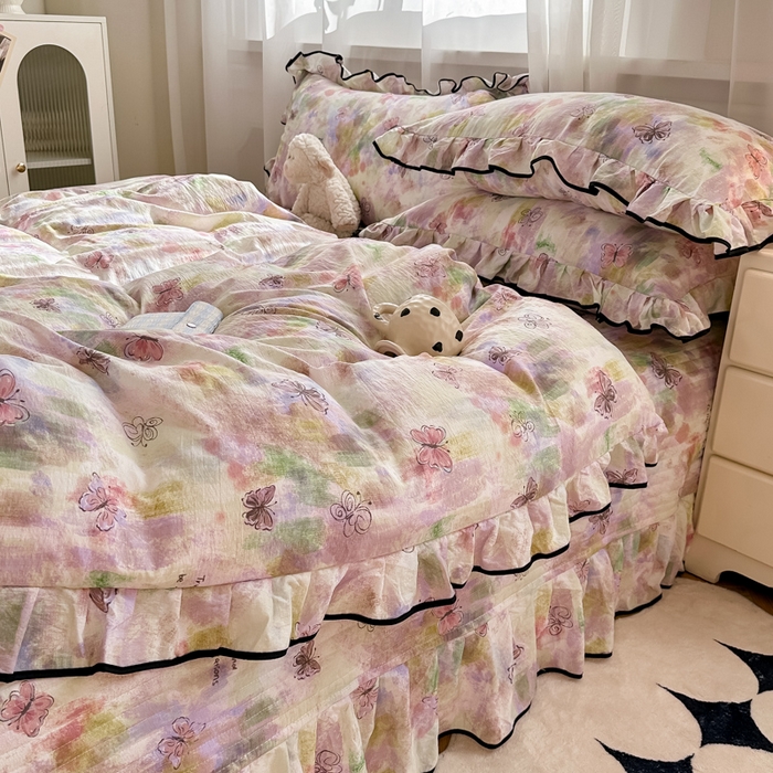 91家纺网 家纺一手货源 找家纺 梦可莱家居 2025秋冬新款法式小黑边木棉云感皱皱纱四件套床盖款 小黑边-彩绘蝴蝶