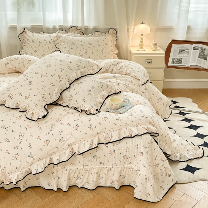 91家纺网 家纺一手货源 找家纺 梦可莱家居 2025秋冬新款法式小黑边木棉云感皱皱纱四件套床盖款 小黑边-丁香花