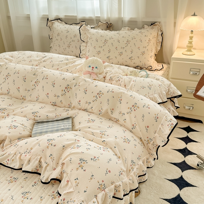 91家纺网 家纺一手货源 找家纺 梦可莱家居 2025秋冬新款法式小黑边木棉云感皱皱纱四件套床盖款 小黑边-丁香花