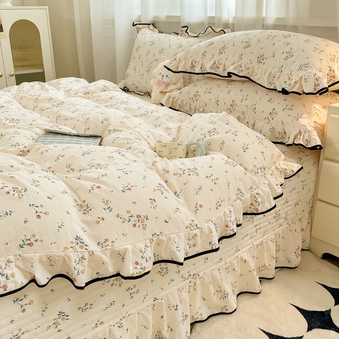 91家纺网 家纺一手货源 找家纺 梦可莱家居 2025秋冬新款法式小黑边木棉云感皱皱纱四件套床盖款 小黑边-丁香花