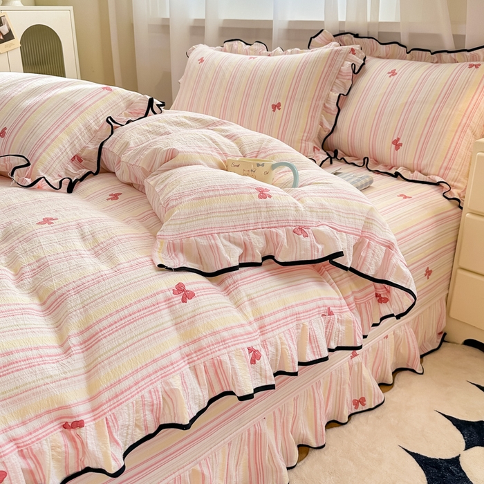 91家纺网 家纺一手货源 找家纺 梦可莱家居 2025秋冬新款法式小黑边木棉云感皱皱纱四件套床盖款 小黑边-粉蝴蝶结