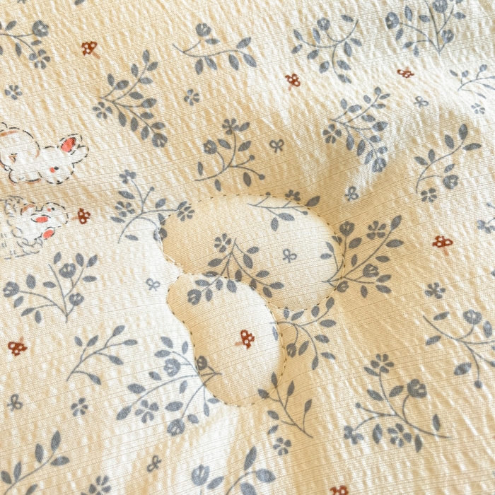 91家纺网 家纺一手货源 找家纺 大彩家居 2025新款水洗皱皱纱大豆被春秋被冬被 花丛小兔