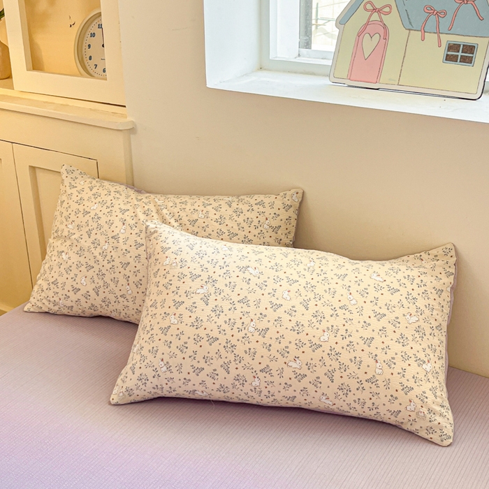 91家纺网 家纺一手货源 找家纺 大彩家居 2025新款水洗皱皱纱大豆被春秋被冬被 花丛小兔