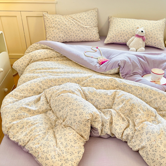 91家纺网 家纺一手货源 找家纺 大彩家居 2025新款水洗皱皱纱大豆被春秋被冬被 花丛小兔