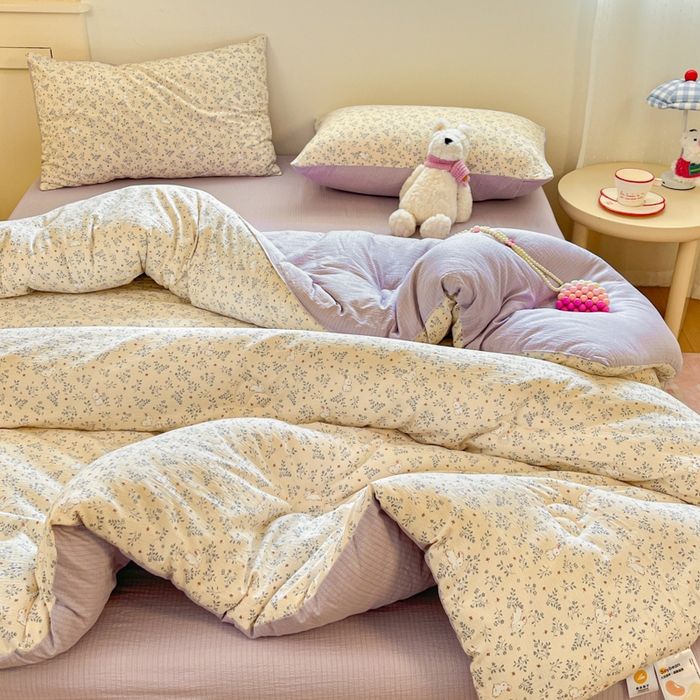 91家纺网 家纺一手货源 找家纺 大彩家居 2025新款水洗皱皱纱大豆被春秋被冬被 花丛小兔