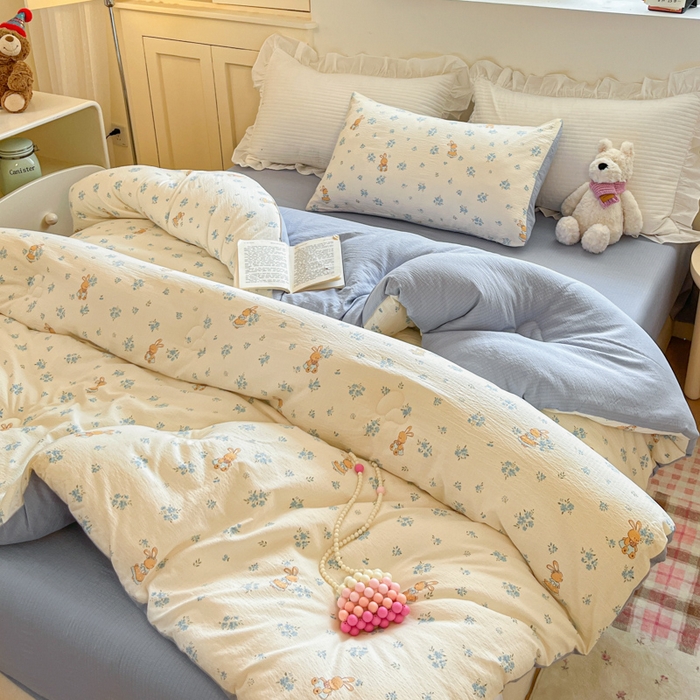 91家纺网 家纺一手货源 找家纺 大彩家居 2025新款水洗皱皱纱大豆被春秋被冬被 蓝小兔