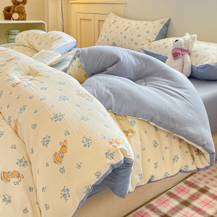 91家纺网 家纺一手货源 找家纺 大彩家居 2025新款水洗皱皱纱大豆被春秋被冬被 蓝小兔