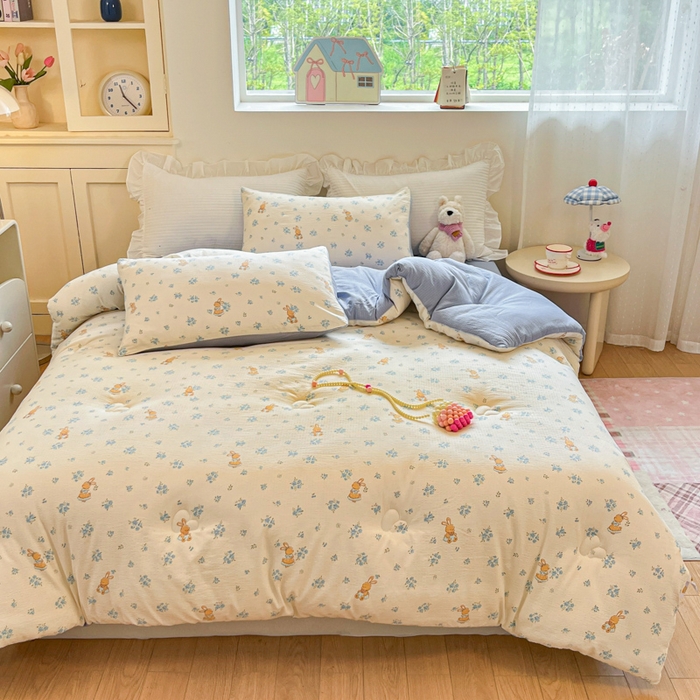 91家纺网 家纺一手货源 找家纺 大彩家居 2025新款水洗皱皱纱大豆被春秋被冬被 蓝小兔