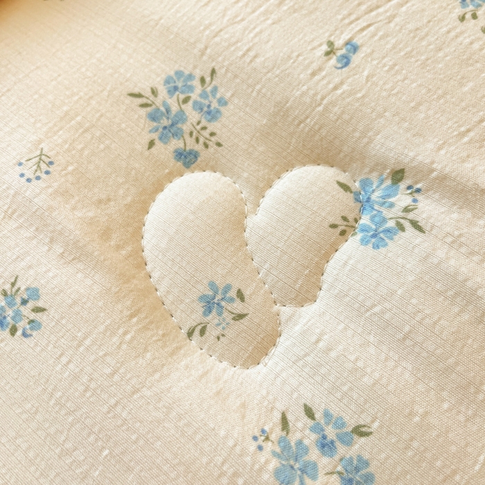 91家纺网 家纺一手货源 找家纺 大彩家居 2025新款水洗皱皱纱大豆被春秋被冬被 蓝小兔