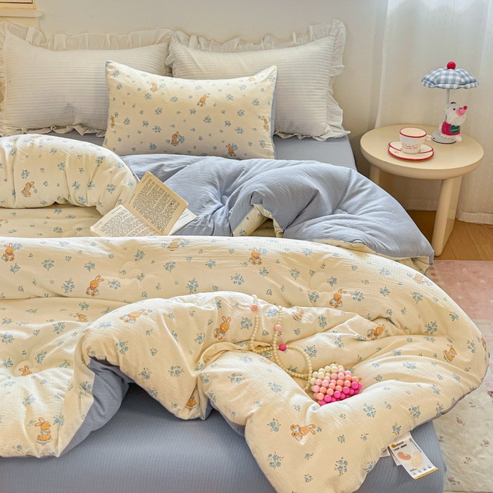 91家纺网 家纺一手货源 找家纺 大彩家居 2025新款水洗皱皱纱大豆被春秋被冬被 蓝小兔