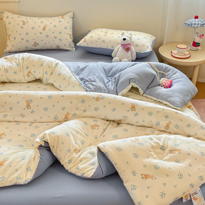 91家纺网 家纺一手货源 找家纺 大彩家居 2025新款水洗皱皱纱大豆被春秋被冬被 蓝小兔