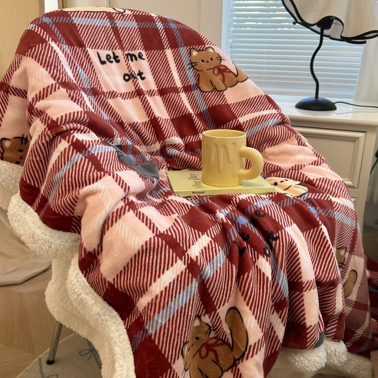 91家纺网 家纺一手货源 找家纺 盼季家纺 2025新款日韩奶油风羊羔绒+牛奶绒可爱卡通毛毯沙发毯盖毯 羊羔绒毛毯-复古丝带瞄瞄