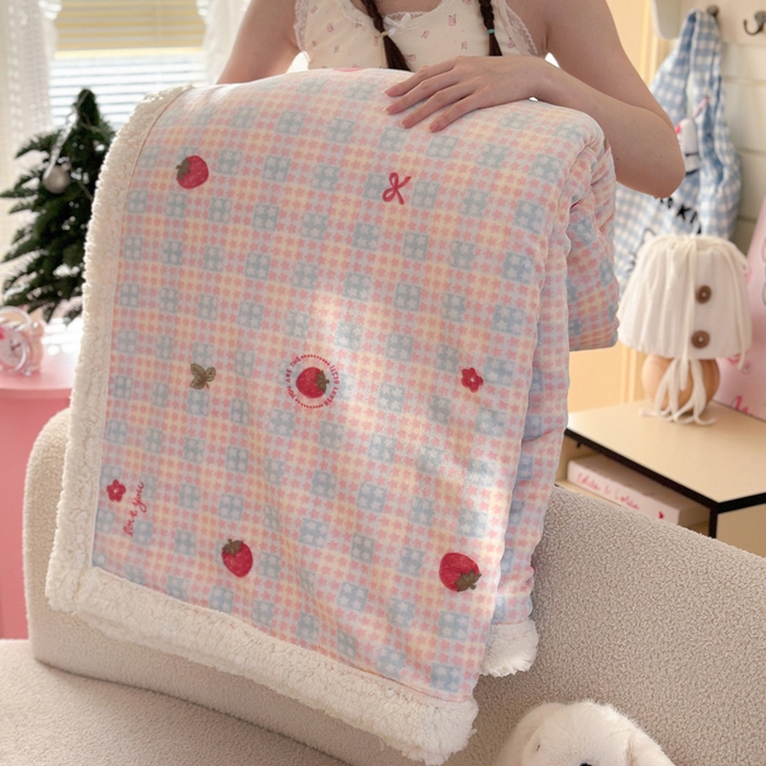 91家纺网 家纺一手货源 找家纺 贝扬思家纺 2025新款秋冬可爱系牛奶绒羊羔绒多功能毛毯奶盖系列 奶盖-草莓奶茶