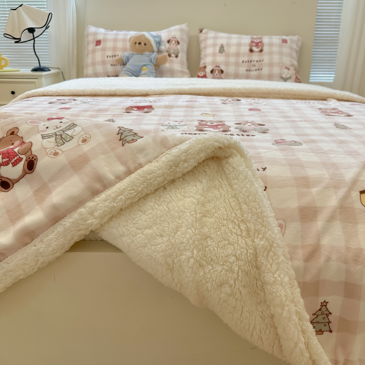 91家纺网 家纺一手货源 找家纺 盼季家纺 2025新款日韩奶油风羊羔绒+牛奶绒可爱卡通毛毯沙发毯盖毯 羊羔绒毛毯-格格动物会