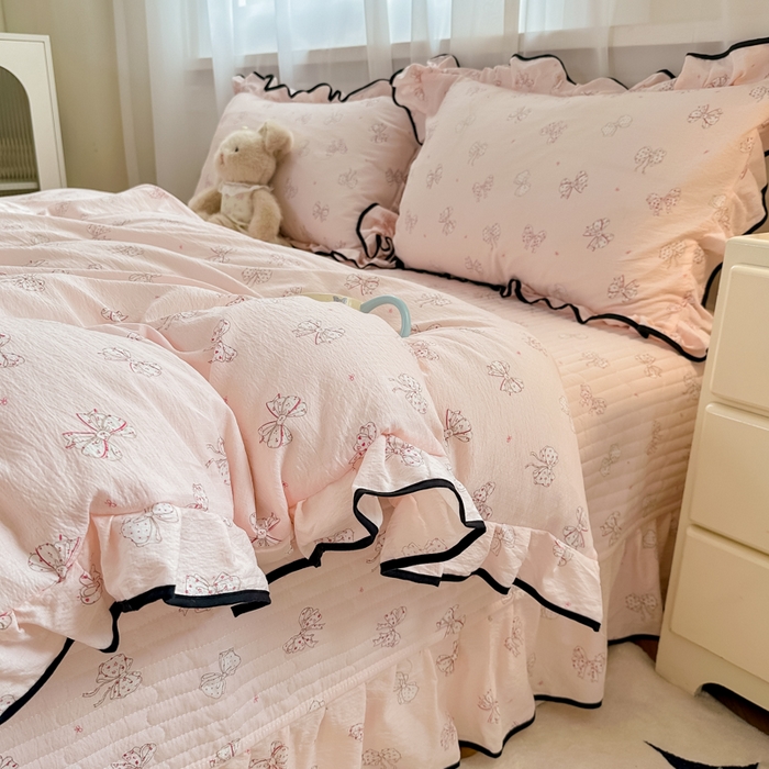 91家纺网 家纺一手货源 找家纺 梦可莱家居 2025秋冬新款法式小黑边木棉云感皱皱纱四件套床盖款 小黑边-蝴蝶结