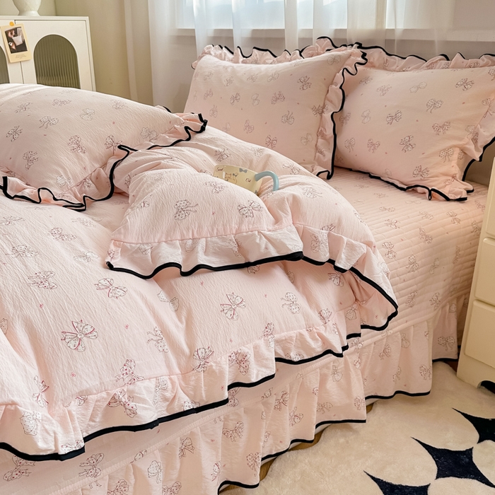 91家纺网 家纺一手货源 找家纺 梦可莱家居 2025秋冬新款法式小黑边木棉云感皱皱纱四件套床盖款 小黑边-蝴蝶结