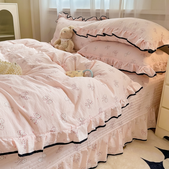 91家纺网 家纺一手货源 找家纺 梦可莱家居 2025秋冬新款法式小黑边木棉云感皱皱纱四件套床盖款 小黑边-蝴蝶结