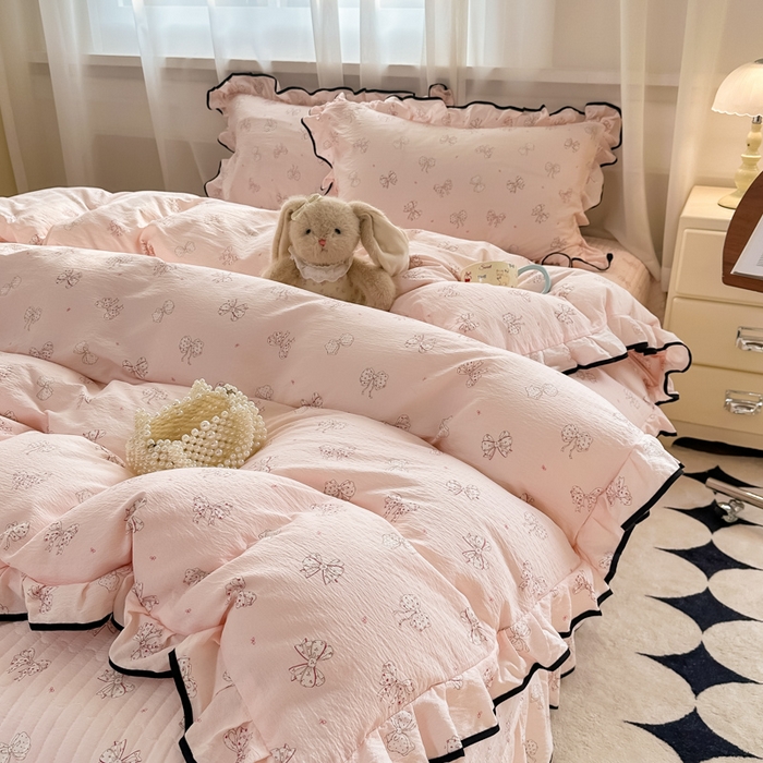 91家纺网 家纺一手货源 找家纺 梦可莱家居 2025秋冬新款法式小黑边木棉云感皱皱纱四件套床盖款 小黑边-蝴蝶结