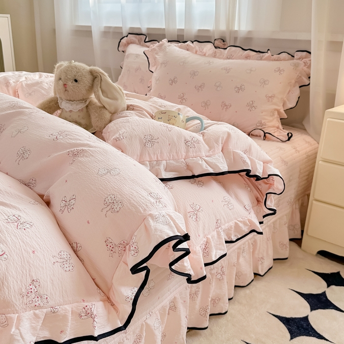 91家纺网 家纺一手货源 找家纺 梦可莱家居 2025秋冬新款法式小黑边木棉云感皱皱纱四件套床盖款 小黑边-蝴蝶结