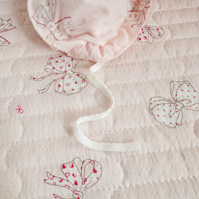 91家纺网 家纺一手货源 找家纺 梦可莱家居 2025秋冬新款法式小黑边木棉云感皱皱纱四件套床盖款 小黑边-蝴蝶结