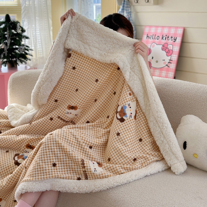 91家纺网 家纺一手货源 找家纺 贝扬思家纺 2025新款秋冬可爱系牛奶绒羊羔绒多功能毛毯奶盖系列 奶盖-咖星小猫