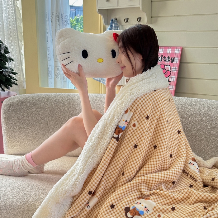 91家纺网 家纺一手货源 找家纺 贝扬思家纺 2025新款秋冬可爱系牛奶绒羊羔绒多功能毛毯奶盖系列 奶盖-咖星小猫
