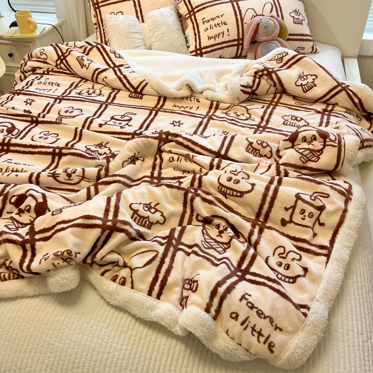 91家纺网 家纺一手货源 找家纺 盼季家纺 2025新款日韩奶油风羊羔绒+牛奶绒可爱卡通毛毯沙发毯盖毯 羊羔绒毛毯-咖咖乐园