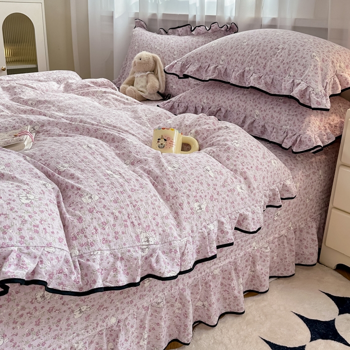 91家纺网 家纺一手货源 找家纺 梦可莱家居 2025秋冬新款法式小黑边木棉云感皱皱纱四件套床盖款 小黑边-可爱兔