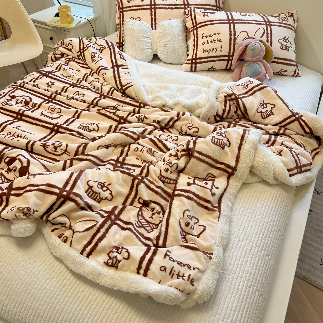 91家纺网 家纺一手货源 找家纺 盼季家纺 2025新款日韩奶油风羊羔绒+牛奶绒可爱卡通毛毯沙发毯盖毯 羊羔绒毛毯-咖咖乐园