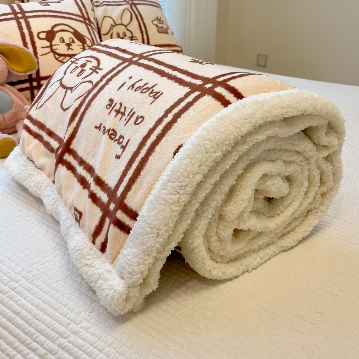 91家纺网 家纺一手货源 找家纺 盼季家纺 2025新款日韩奶油风羊羔绒+牛奶绒可爱卡通毛毯沙发毯盖毯 羊羔绒毛毯-咖咖乐园