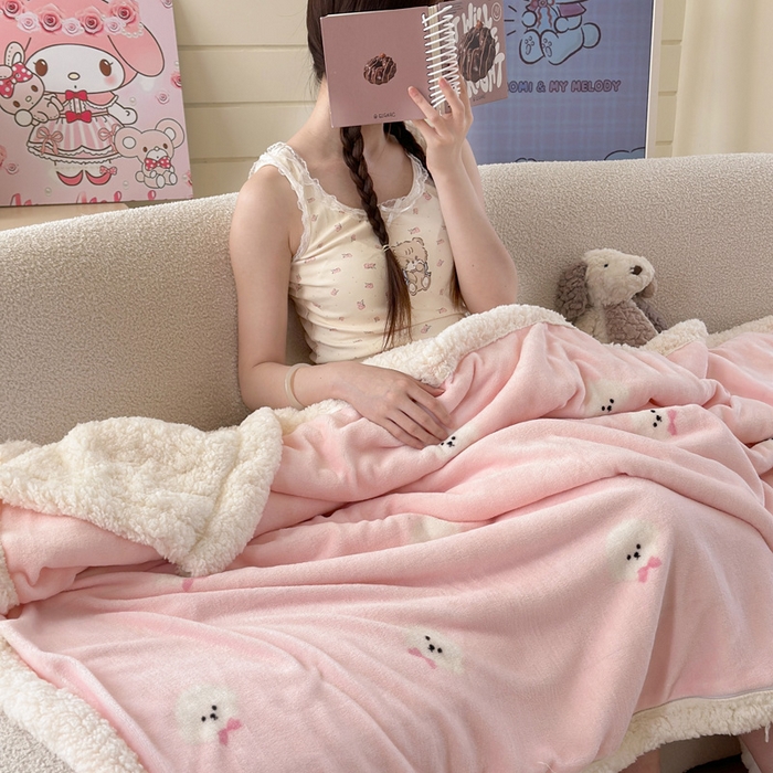 91家纺网 家纺一手货源 找家纺 贝扬思家纺 2025新款秋冬可爱系牛奶绒羊羔绒多功能毛毯奶盖系列 奶盖-可爱狗头粉