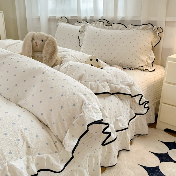 91家纺网 家纺一手货源 找家纺 梦可莱家居 2025秋冬新款法式小黑边木棉云感皱皱纱四件套床盖款 小黑边-兰波点