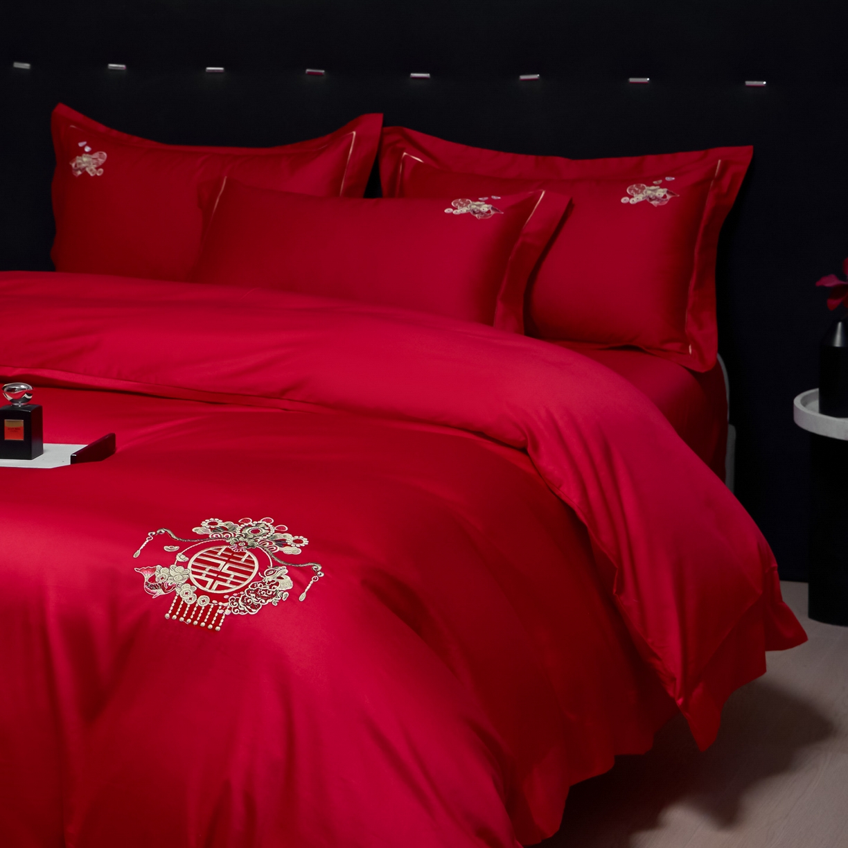 91家纺网 家纺一手货源 找家纺 欧乐蒂-2025新款-亲肤棉简约刺绣四件套 凤冠