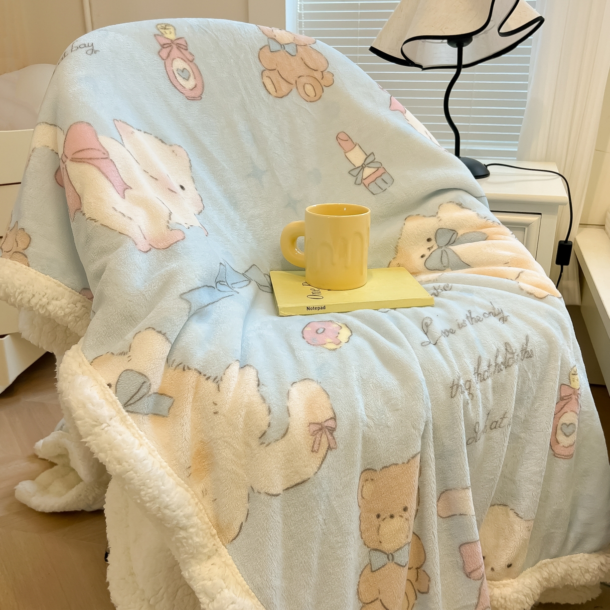 91家纺网 家纺一手货源 找家纺 盼季家纺 2025新款日韩奶油风羊羔绒+牛奶绒可爱卡通毛毯沙发毯盖毯 羊羔绒毛毯-奶油小熊