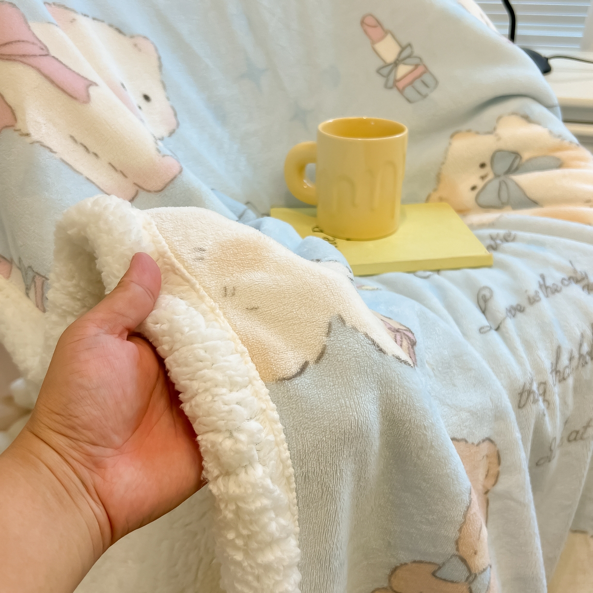 91家纺网 家纺一手货源 找家纺 盼季家纺 2025新款日韩奶油风羊羔绒+牛奶绒可爱卡通毛毯沙发毯盖毯 羊羔绒毛毯-奶油小熊