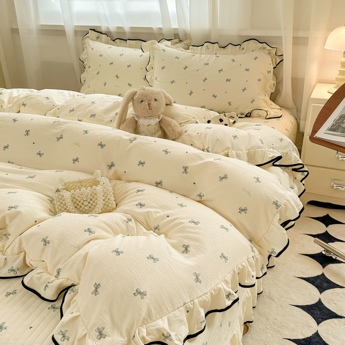 91家纺网 家纺一手货源 找家纺 梦可莱家居 2025秋冬新款法式小黑边木棉云感皱皱纱四件套床盖款 小黑边-兰蝴蝶结