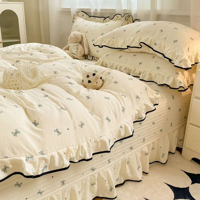 91家纺网 家纺一手货源 找家纺 梦可莱家居 2025秋冬新款法式小黑边木棉云感皱皱纱四件套床盖款 小黑边-兰蝴蝶结