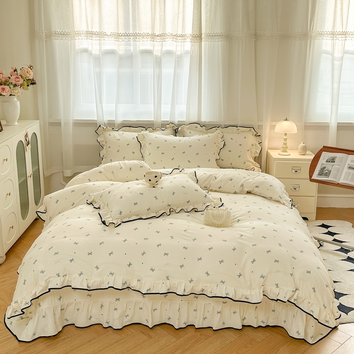 91家纺网 家纺一手货源 找家纺 梦可莱家居 2025秋冬新款法式小黑边木棉云感皱皱纱四件套床盖款 小黑边-兰蝴蝶结