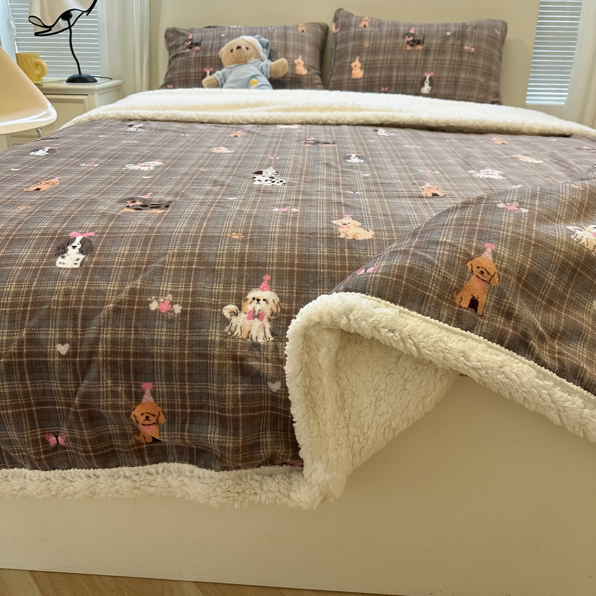 91家纺网 家纺一手货源 找家纺 盼季家纺 2025新款日韩奶油风羊羔绒+牛奶绒可爱卡通毛毯沙发毯盖毯 羊羔绒毛毯-塞班那狗