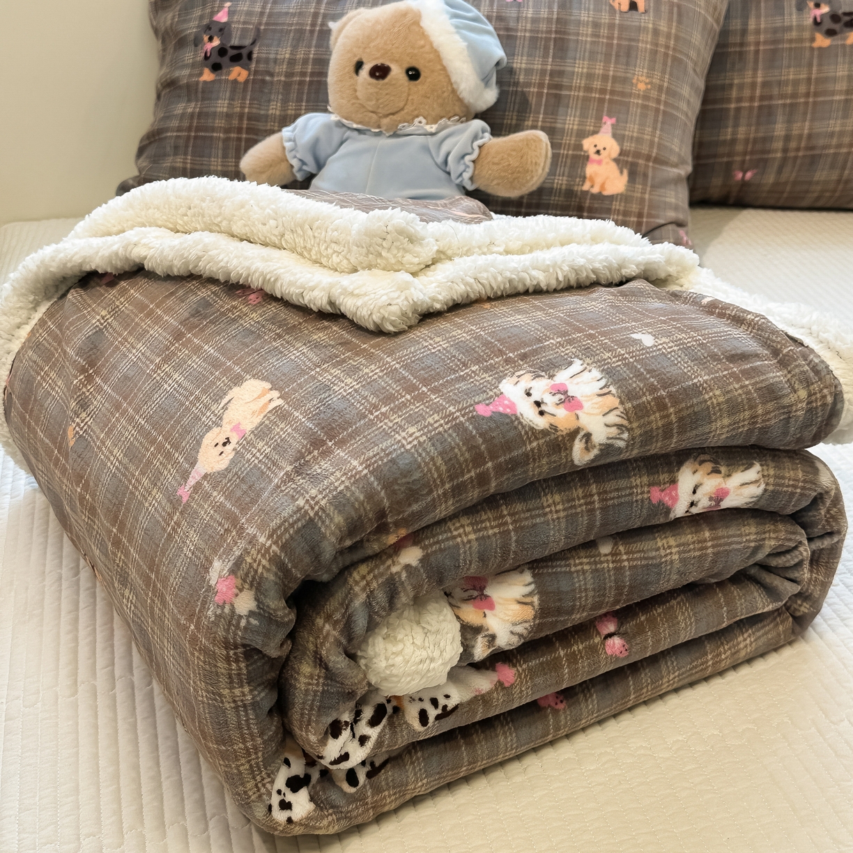 91家纺网 家纺一手货源 找家纺 盼季家纺 2025新款日韩奶油风羊羔绒+牛奶绒可爱卡通毛毯沙发毯盖毯 羊羔绒毛毯-塞班那狗