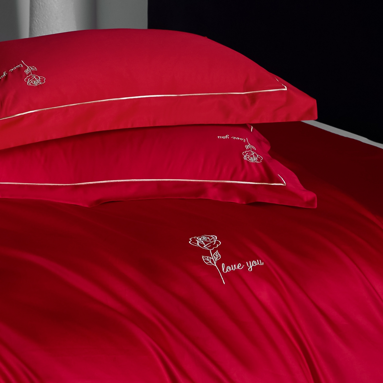 91家纺网 家纺一手货源 找家纺 欧乐蒂-2025新款-亲肤棉简约刺绣四件套 玫瑰