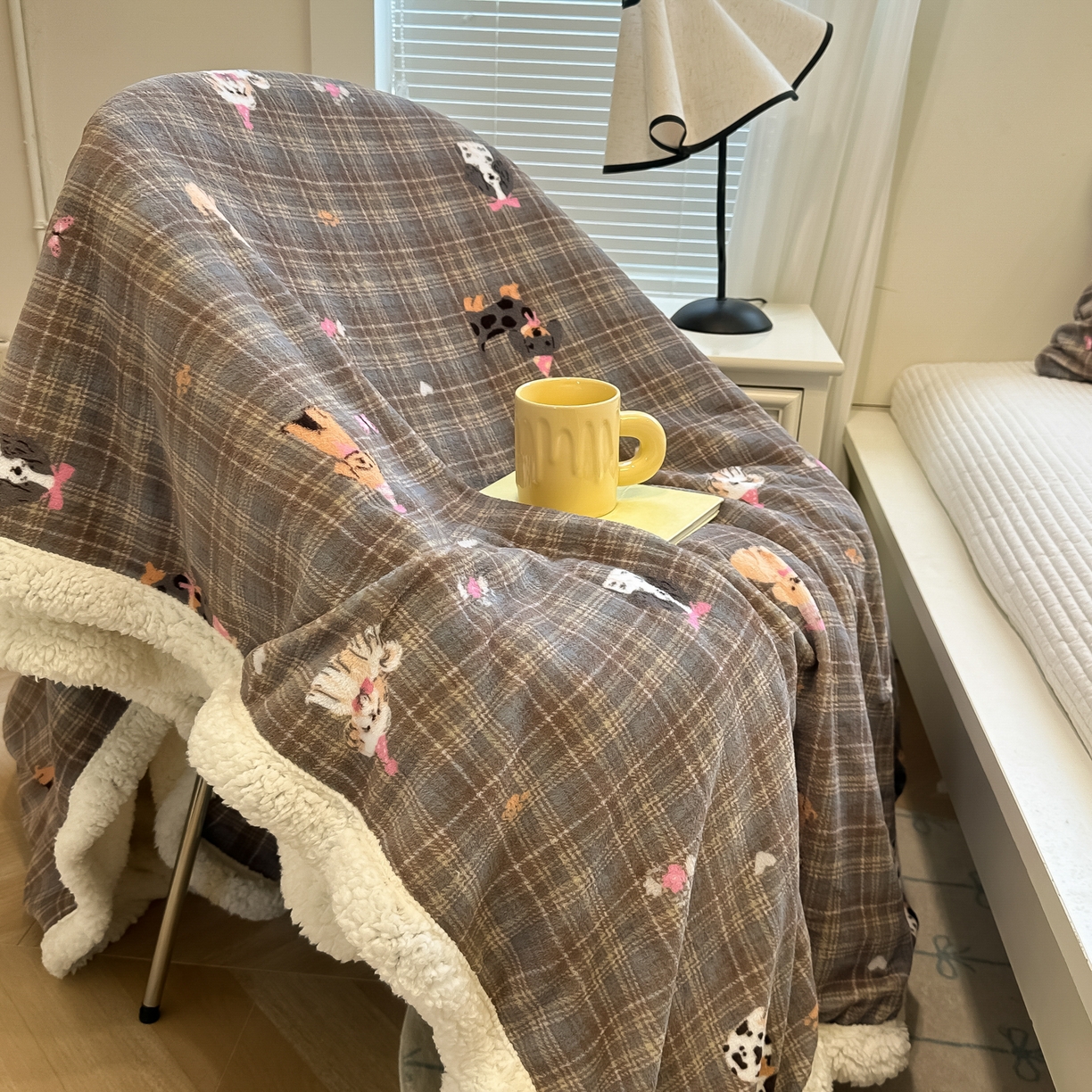 91家纺网 家纺一手货源 找家纺 盼季家纺 2025新款日韩奶油风羊羔绒+牛奶绒可爱卡通毛毯沙发毯盖毯 羊羔绒毛毯-塞班那狗